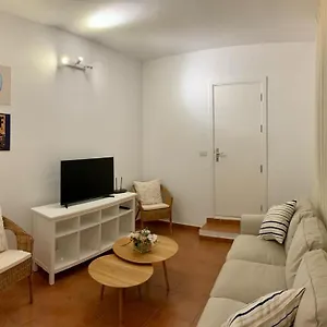 https://vianymar-apartamentos.adeje-hotels.com