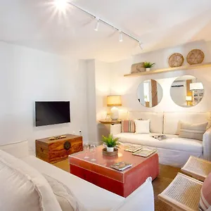 Genteel Larios Apartament